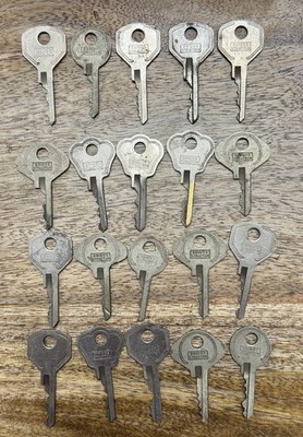 Vintage Original Car Auto Lock Basco Briggs & Stratton #17 Key Lot Of 20