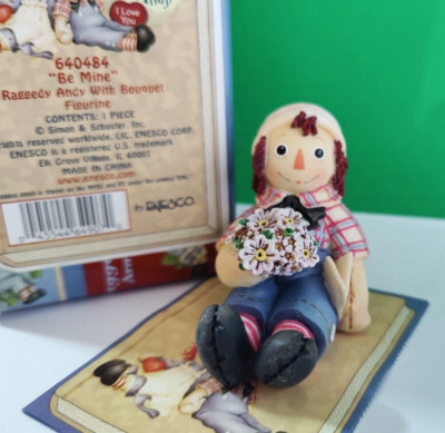 Raggedy Ann & Andy BE MINE Bouquet of Flowers Valeintine's Day Enesco Figurine