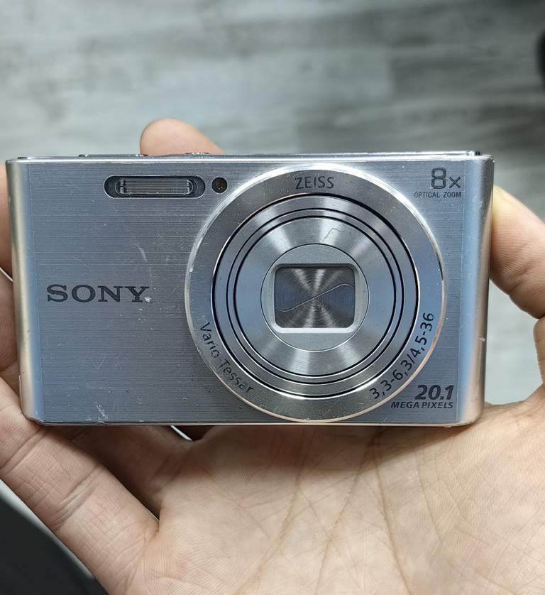 Sony Cyber shot DSC-W830 コンデジ デジカメ シルバー Amazon.com : Sony DSCW830 20.1 MP Digital Camera with 2.7-Inch LCD