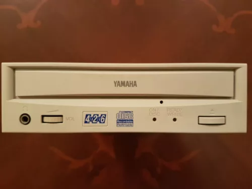 Yamaha CRW4260t 5.35 inch CDRW SCSI 50-pin 4x2x6 CDROM Drive Block Size 512/2048