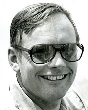 ASTRONAUT NEIL ARMSTRONG - 8X10 NASA PHOTO (ZZ-098)