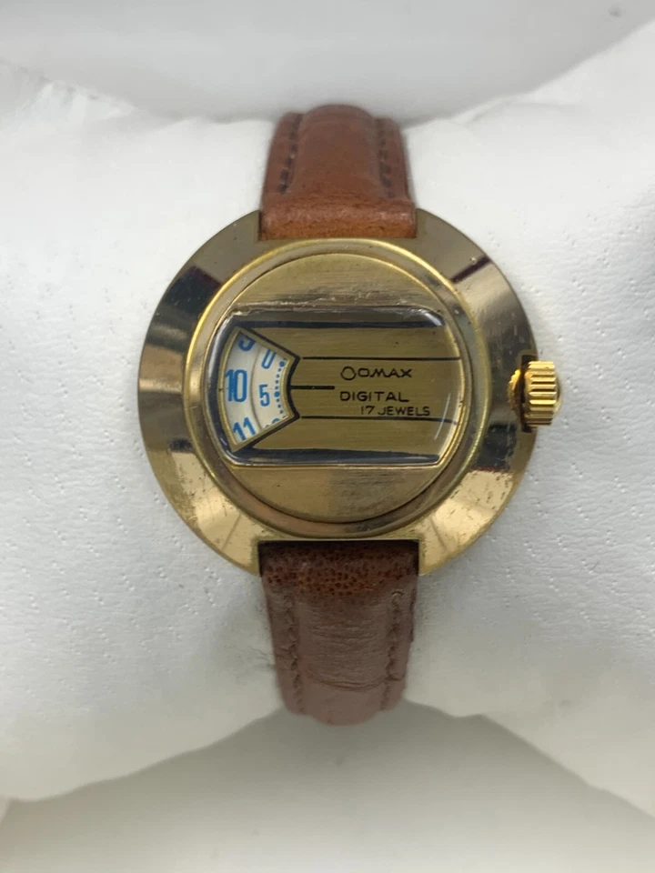 VINTAGE OMAX DIGITAL JUMP HOUR WATCH 1970'S MANUAL SPACE AGE 30MM GOLD PLATED - Image 2 of 4