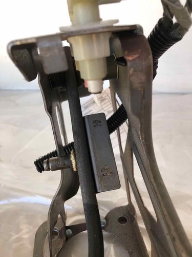 2001 CADILLAC SEVILLE SLS Floor Brake & Gas Pedal w/ Mounting Hardware Assembly - Bild 7 von 22
