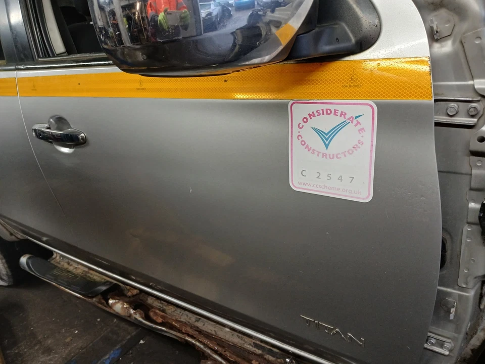 MITSUBISHI L200 FRONT DOOR IN SILVER O/S/F RIGHT DRIVERS 2015-2019 ~ - Image 3 of 4