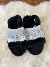 Open Toe Cozy Black and Gray Faux Fur Slippers Size 6.5-7.5