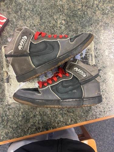 Size 8 - Nike Dunk SB Premium High MF Doom Pre-Loved Original all
