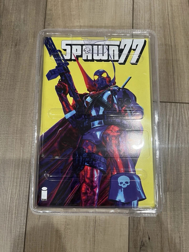 McFarlane Toys Digital Spawn 1977 rojo edición platino con cómic Foto 2 de 2