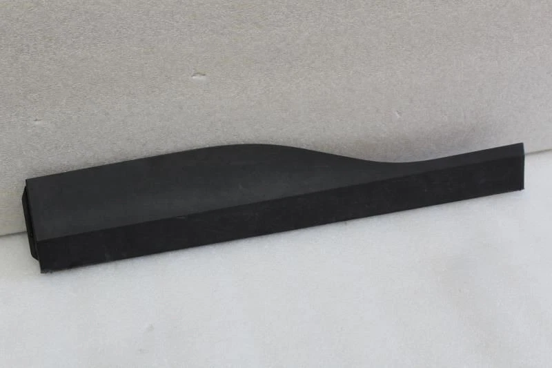 2018 2019 2020 2021 2022 HYUNDAI KONA LEFT REAR DOOR LOWER MOLDING TRIM - Image 2 of 4