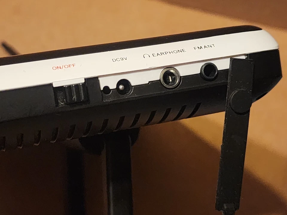 IVIEW-700PTV Portable Digital TV 7" Iview Monitor - Unit Only - No Accessories - Image 4 of 4