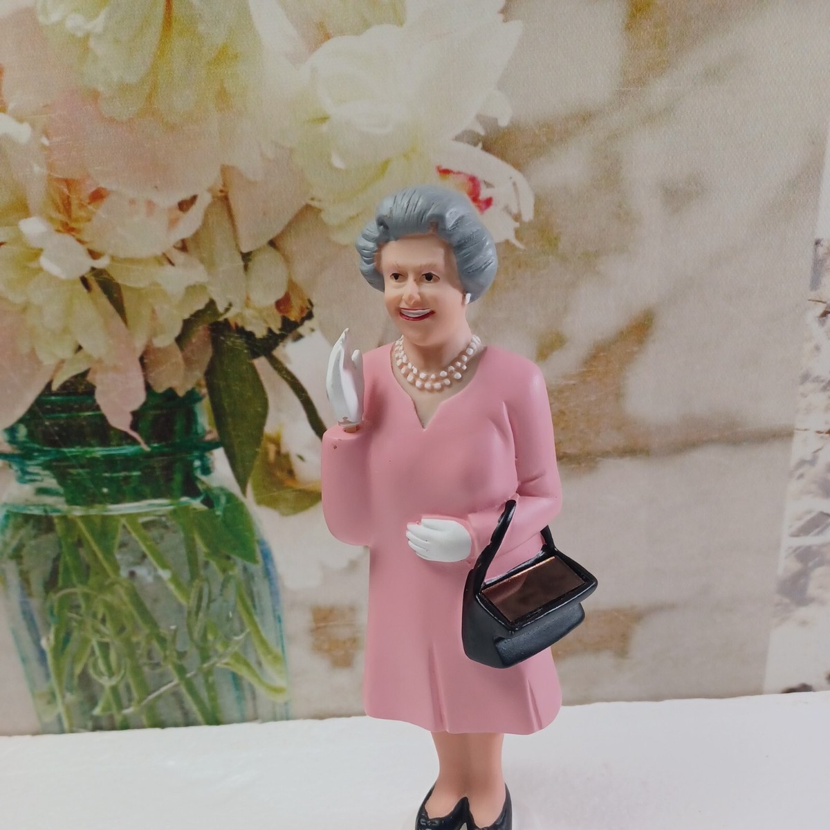 queen elizabeth pink dress TYmall Metal Poster Plaque Portrait Queen Elizabeth II In Pink Satin Dress London, England, UK Tin Wall Plaque For Home Living Room Pub Decor 12X16Inch : Amazon.co.uk: Home & Kitchen