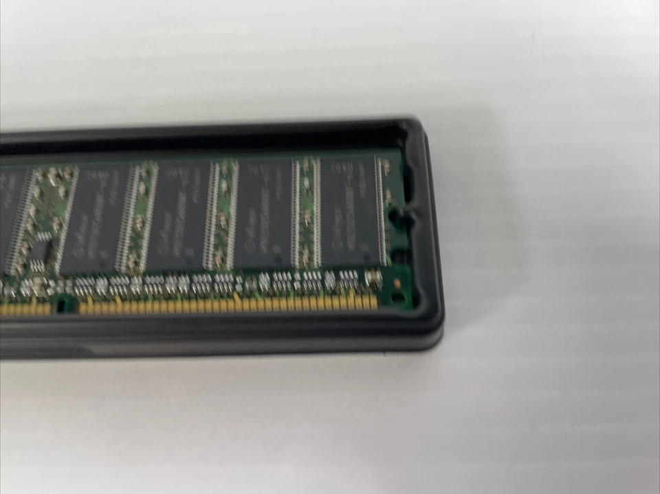 Memoria RAM Infineon HYS64D32300GU-6-B 256 MB PC-2700U DDR-333 N-ECC - Probada Foto 4 de 4