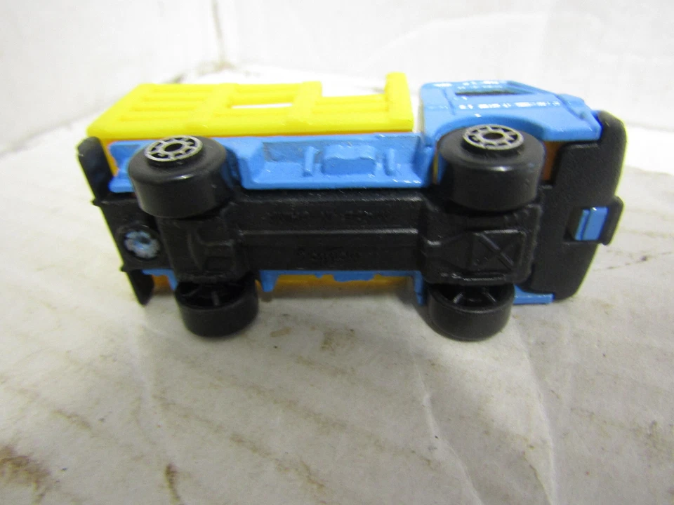 ВИНТАЖНЫЙ ГРУЗОВИК ДЛЯ КРУПНОГО РОГАТОГО СКОТА MAISTO СИНИЙ + ЖЕЛТЫЙ - Изображение 4 из 4