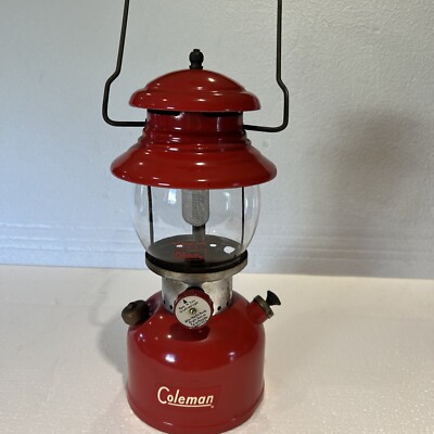 コールマンランタン ヴィンテージ1957 Coleman 1957 Lantern Red 200A with Globe Camping Dated 7/57