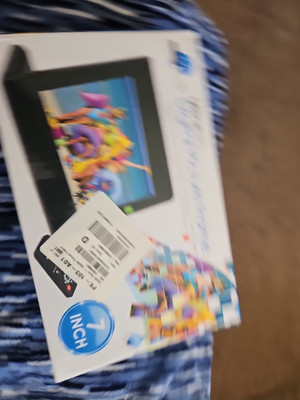 Ultra Slim 7 Inch Digital Picture frame new open box.