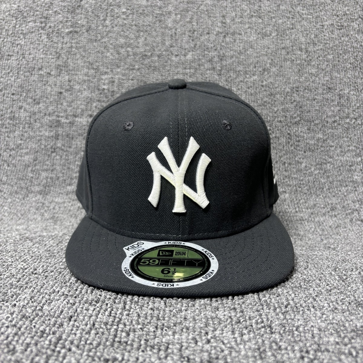 New Era 59FIFTY New York Yankees Kids Fitted Hat Size 6 1/2 52cm Black White