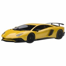 AUTOart 1 18 Lamborghini Aventador SV LP750 4 AUTOart Aventador Yellow