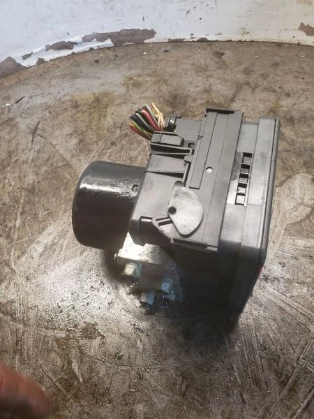 Bomba de pieza de freno antibloqueo 5 cilindros tracción delantera compatible con 05-06 VOLVO SERIE 40 1113909 Foto 4 de 4