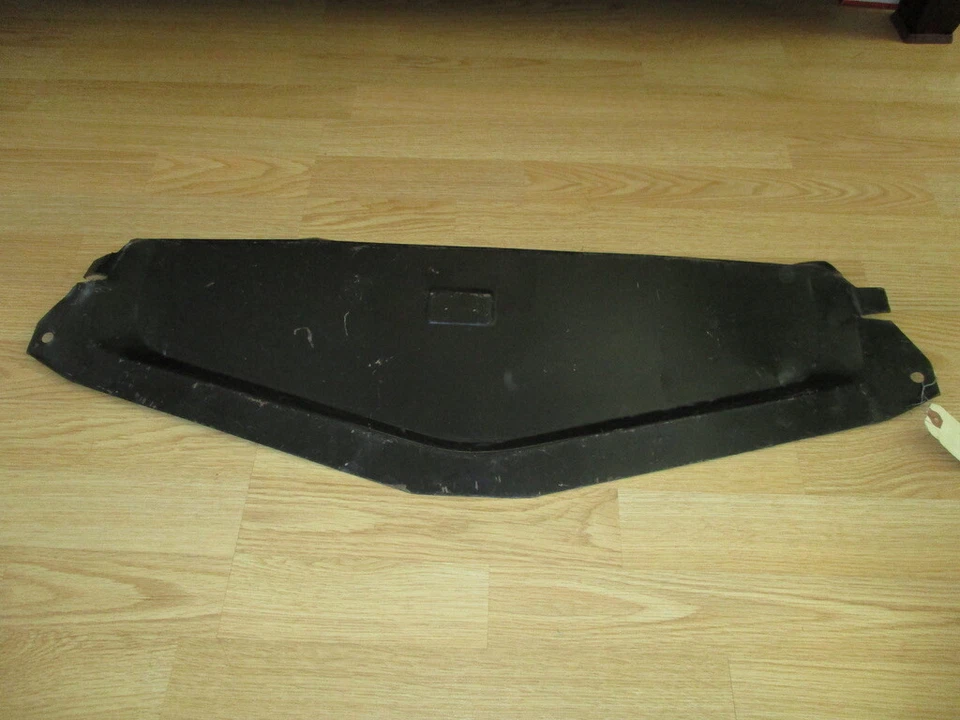 Nuevo de Lote Antiguo Ford Thunderbird 1977 78 79 parachoques delantero deflector de piedra panel central OEM Foto 2 de 4