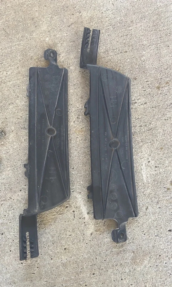 03-11 Cubierta de luz antiniebla para parachoques delantero Lincoln Town Car lado derecho y derecho 3W1X-17E8-11AA Foto 4 de 4