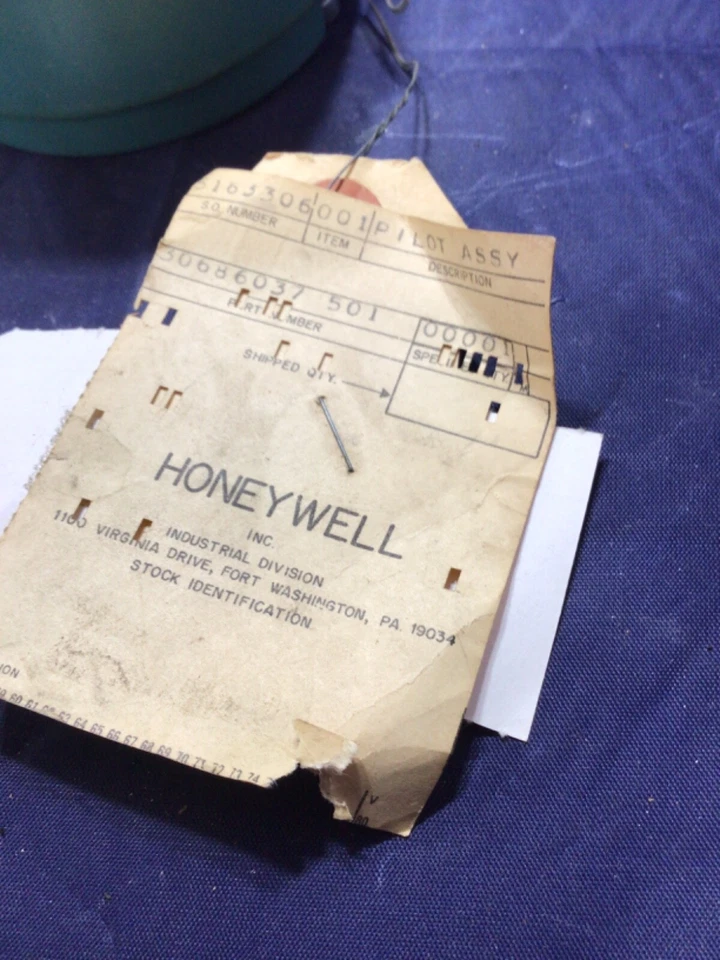 Posicionador de válvula piloto Honeywell 30686037-501 Foto 2 de 3