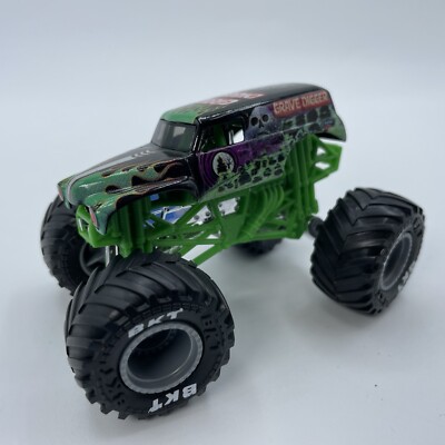 Hot Wheels Monster Jam Truck Grave Digger 1:64 Green Suspension