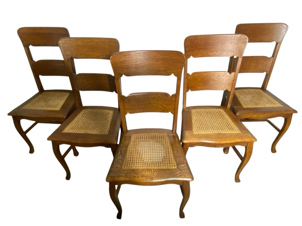 Juego de 5 sillas de comedor antiguas de madera maciza de roble con asientos de caña, Derby & co, Boston Foto 2 de 4