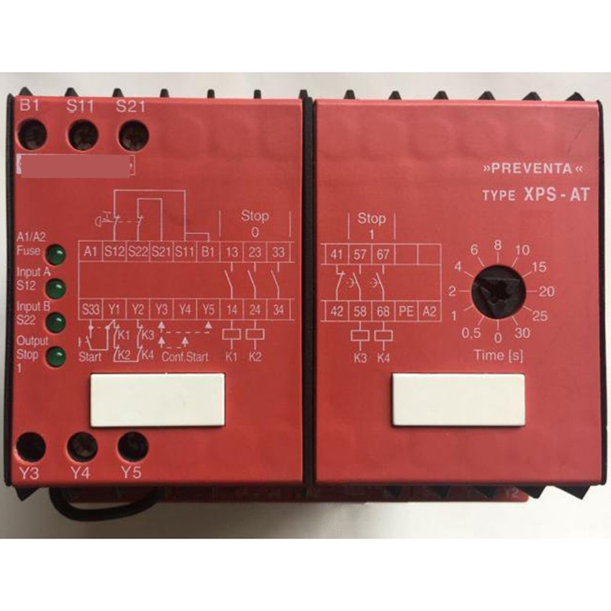 one used Schneider XPSAT5110 Safety relay tested Fast Shipping