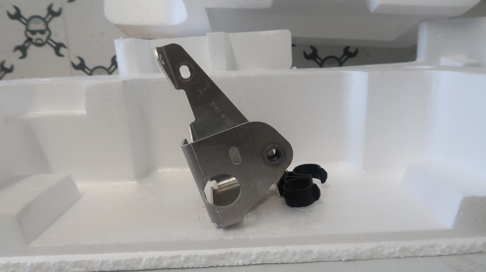 2019-2022 ASTON MARTIN DBX LEFT FRONT RADIATOR SUPPORT BRACKET OEM / J 380
