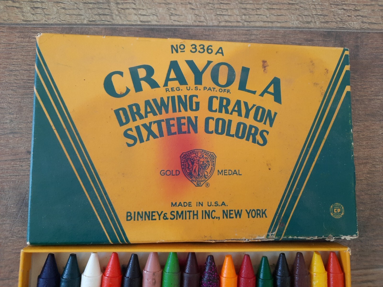 Vintage UNUSED Crayola No 336A Drawing Crayons 16 Colors Made In USA
