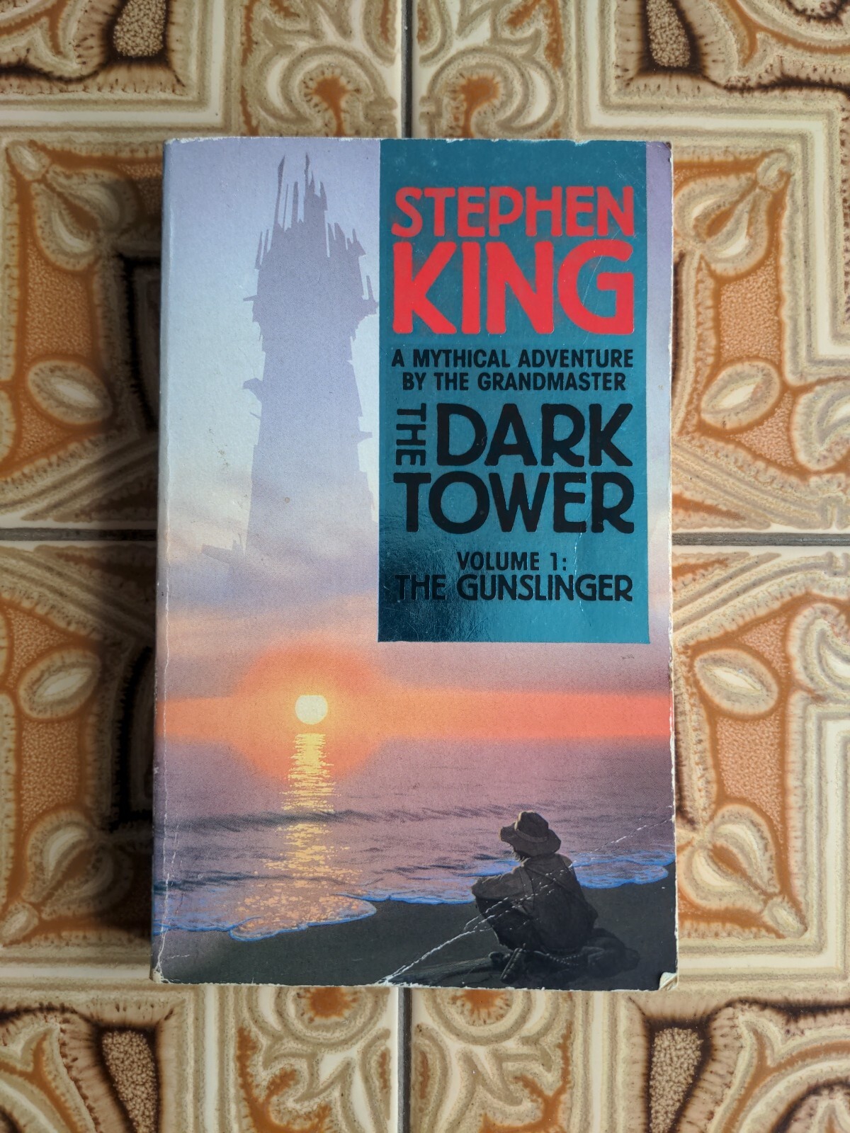 The Dark Tower: The Gunslinger By Stephen King 1982 (smaller) Paperback