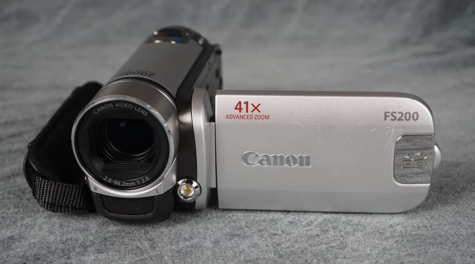 Canon FS200 480i MPEG-2 Standard Definition Flash Camcorder 37x W/ Extras Tested - Image 2 of 4