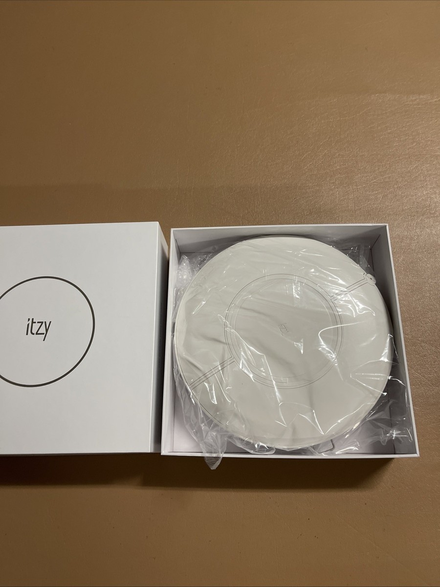 ITZY Official LIGHT RING CASE [CONCERT SPECIAL MD] Open Box New | eBay