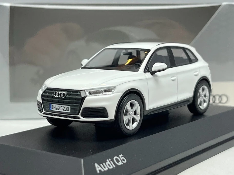 2017 Audi Q5 - Ibis White - 1/43 Scale Diecast Model Car iScale