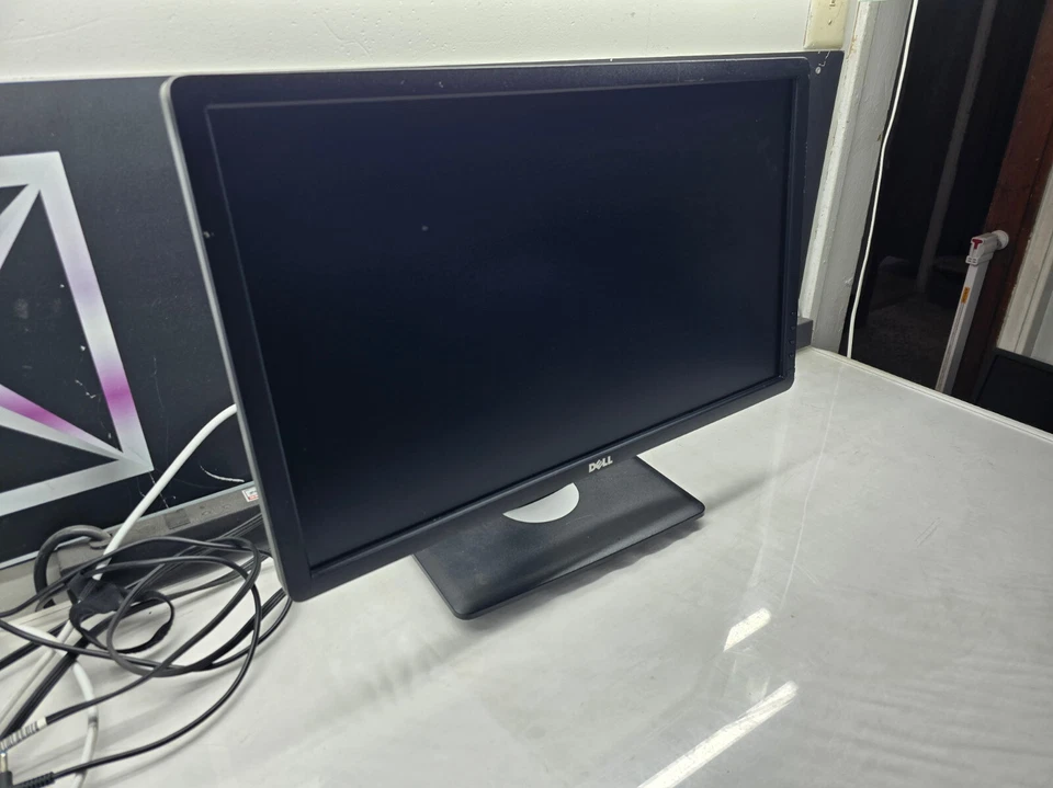 Dell UltraSharp U2312HM 23" LED Monitor 4-Port USB VGA DVI 1080p U2312HMt 2GFKN - Image 2 of 4