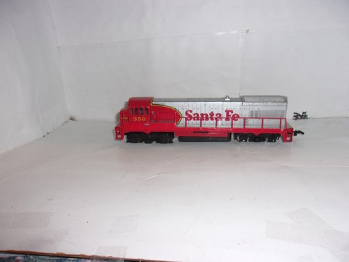 D4 (H) Bachmann - Santa Fe Diesel Locomotive - Road Number 350 -