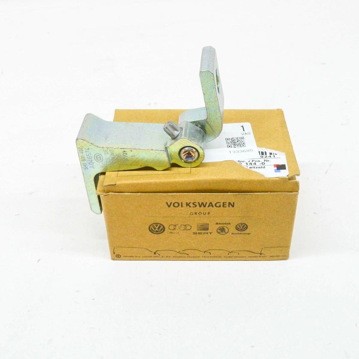 NEW VOLKSWAGEN GOLF MK8 CD FRONT RIGHT DOOR HINGE LOWER 5H0831402 