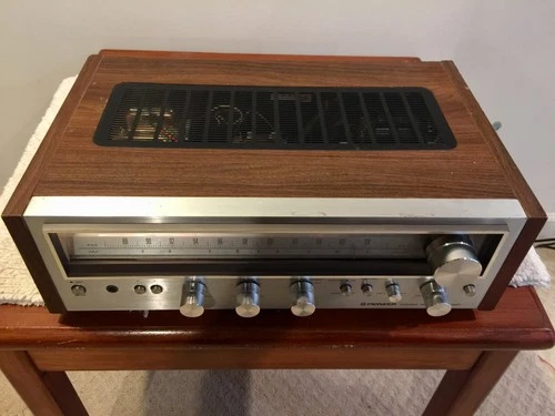 Vintage Pioneer SX-580 Stereo Receiver for part or not working . No return .