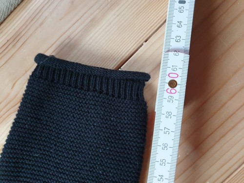 Esmara Süße Trachten Strickjacke Gr. 38 / 40 Schwarz mit Blumen bestickt - Bild 10 von 13