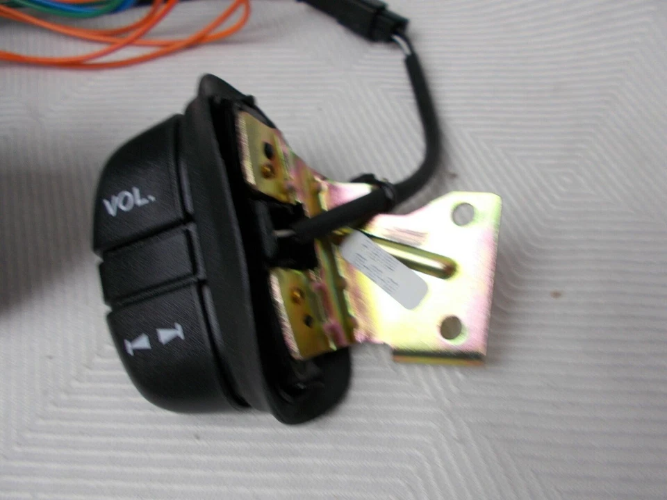 Interruptor de volumen de control de crucero YUH100751LNF se adapta a Land Rover Freelander 2002 2003 Foto 3 de 4