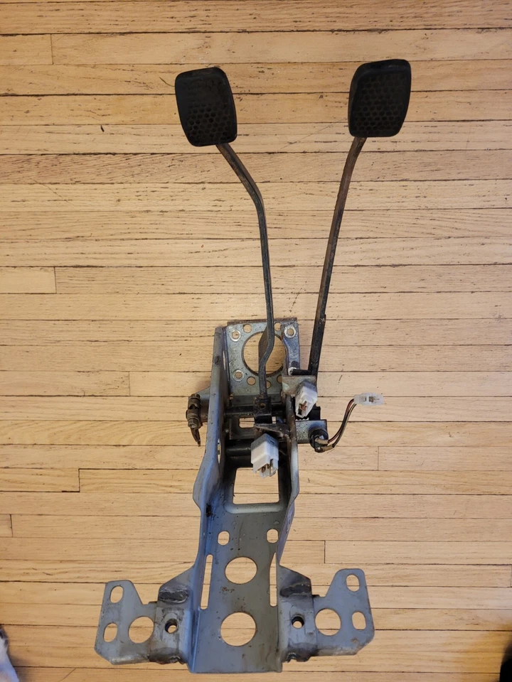 MONTAJE PEDAL EMBRAGUE GEO TRACKER SUZUKI SIDEKICK 1989-1991 EJE CORTO Foto 3 de 4