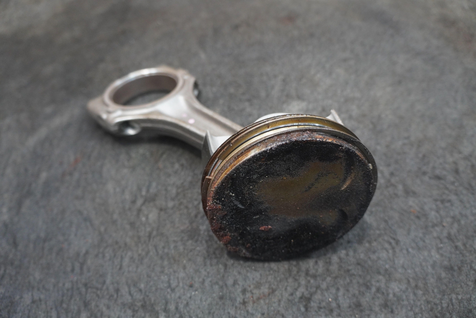Engine Piston Connecting Rod 5.2L V12 AE31 HY53-6100-AA Aston Martin DB11 2017