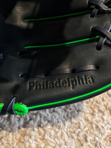 Wilson A2000 Savannah Bananas Baseball Glove Philadelphia 1786SS 11.5” Exclusive - Picture 3 of 12