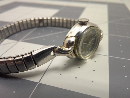 Reloj Caravelle Mujer De Colección Caravelle Banda Elástica Cuerda Manual N9 ¡Funciona! - Imagen 9 de 11