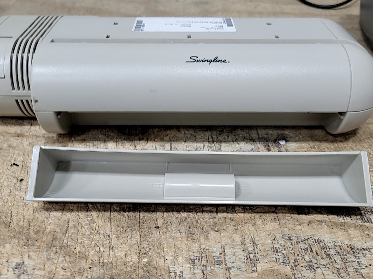 SWINGLINE 535 Electric Three Hole Punch