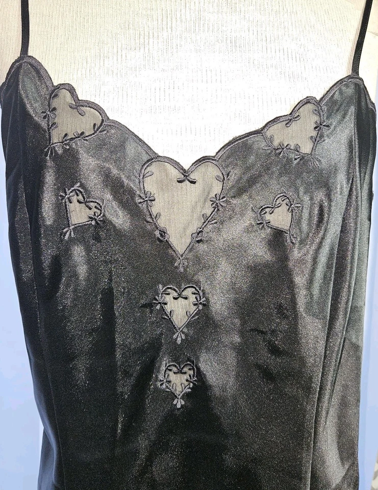Vestido Lord & Taylor Mediano Negro Satinado Negligé/Romántico Hecho en Hong Kong Foto 2 de 4