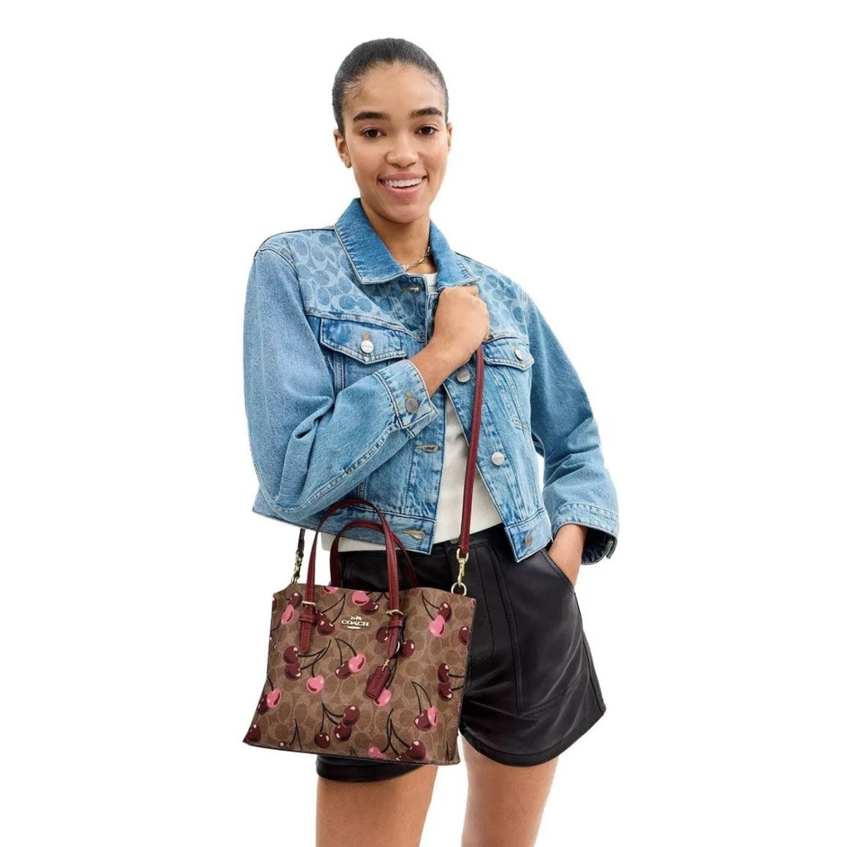 Сумка с короткими ручками Coach фирменная холщовая и вишневая Mollie 25 - Изображение 2 из 4