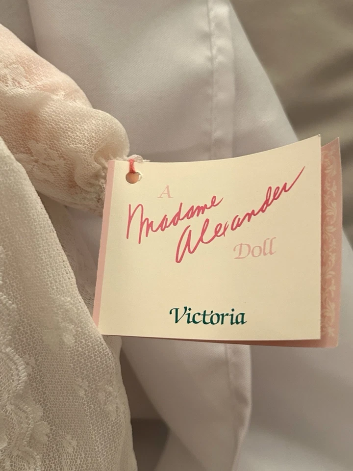 Muñeca Madame Alexander vintage, Victoria con caja original Foto 4 de 4