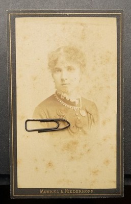 S Foto CDV KAB Portrait Münster junge Frau Model Schmuck Mauritz Bluse Kleid alt