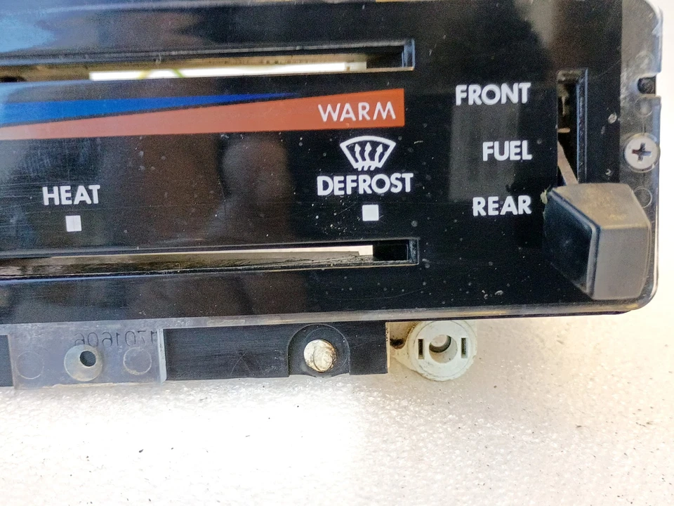 Control de aire acondicionado y calefacción instalado por el concesionario 84-86 con combustible F100 F150 F250 F350 Bronco Foto 4 de 4