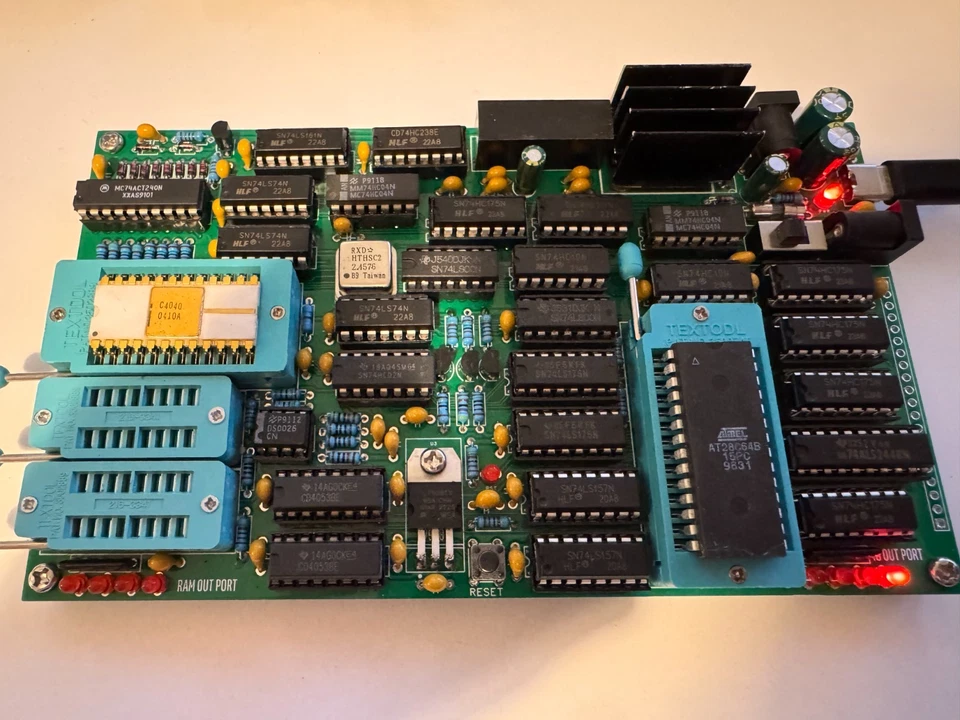 Vintage Intel C4040 White Ceramic CPU in Working Condition MCS40 Family RARE - Image 2 of 4